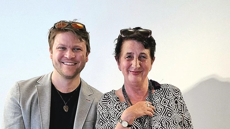 Komponist und Tonmeister Max Lukas Hundelshausen und Claudia Kleinert-Schmidt machen gemeinsame Sache im STUNT Coworking Space in Detmold. - &copy; Thomas Kr&uuml;gler