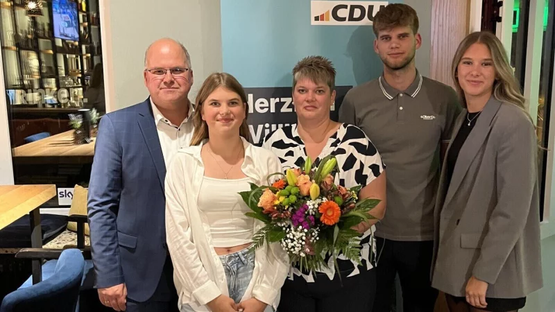 Familie P&uuml;ster freut sich &uuml;ber den Sieg. - &copy; Kyrill von Matuschka