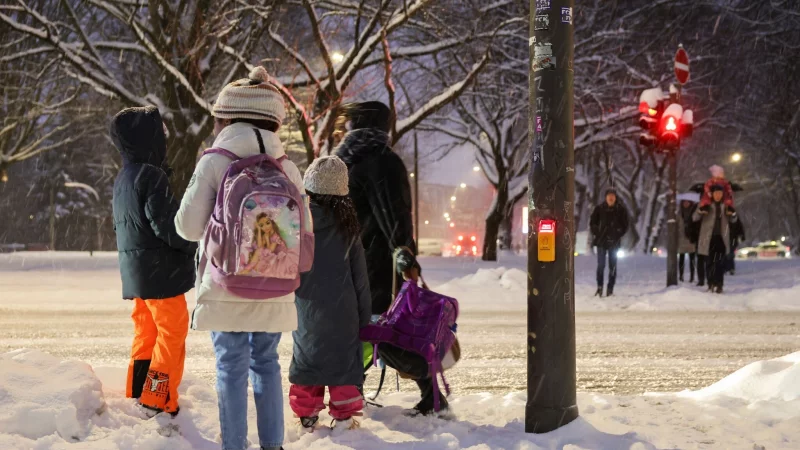 Sturmtief Elli sorgt in einigen Regionen Deutschlands f&uuml;r geschlossene Schulen. In OWL ist das aber nicht geplant. - &copy; Christian Charisius/dpa