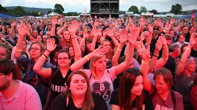 Ein voller Erfolg: Silbermond rockte im September 2023 beim Weser-Open-Air am See in H&ouml;xter. - &copy; Thomas Kube/Archiv
