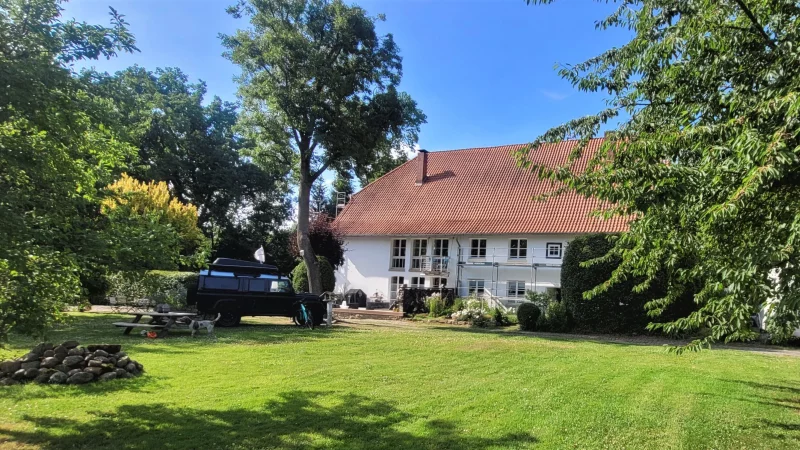 Ein Haus in traumhafter Lage am Liemer Turmhof. - © Katrin Kantelberg