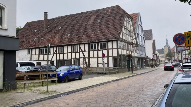 Dieses Haus und das daneben liegende Grundst&uuml;ck in der Horner Mittelstra&szlig;e will die Immobiliengenossenschaft wieder nutzbar machen. - &copy; Cordula Gr&ouml;ne
