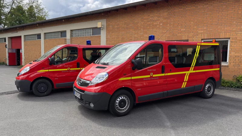 Auf diese beiden Mannschaftstransportwagen der Feuerwehr Lage wartet eine neue Aufgabe. - © Freiwillige Feuerwehr Lage