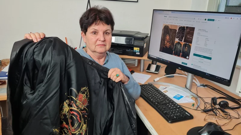 Diese Lederjacke aus dem Nachlass ihrer Mutter wollte Jutta Jelinski über die Plattform Vinted verkaufen. Doch dann klinkten sich Betrüger ein, am Ende verlor sie Tausende Euro. - © Marianne Schwarzer