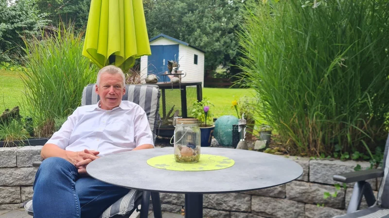 Entspannen kann sich CDU-Bürgermeisterkandidat Andreas Silge am besten im eigenen Garten am Blomberger Bürgermeisterweg. Da ist der Name sozusagen Programm. - © Marianne Schwarzer