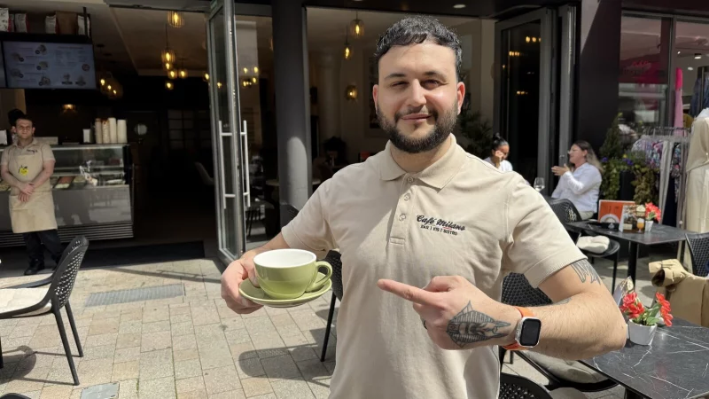 Guiliano Russo hat sich mit der Eröffnung des Café Milano seinen Traum von der Selbstständigkeit erfüllt. - © Sandra Castrup