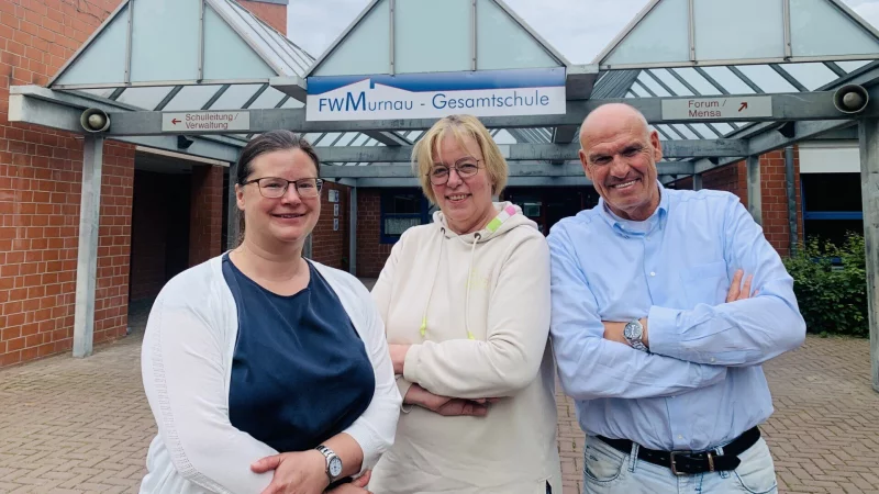 „Die Leidtragenden sind die Kinder“, sagen Anja Rischmüller (Schulpflegschaftsvorsitzende, v. l.), Konrektorin Bettina Lienenlüke und Frank Ziegler, Leiter der Friedrich Wilhelm Murnau-Gesamtschule. - © Ivonne Michel