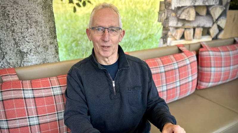 Auf einen Kaffee mit dem zweiten stellvertretenden Leopoldsh&ouml;her B&uuml;rgermeister J&ouml;rg Amelung: Der 66-J&auml;hrige bringt sich mit viel Engagement ehrenamtlich in das Gemeindeleben ein. Foto: Anna Lena Hinder - &copy; Anna Lena Hinder