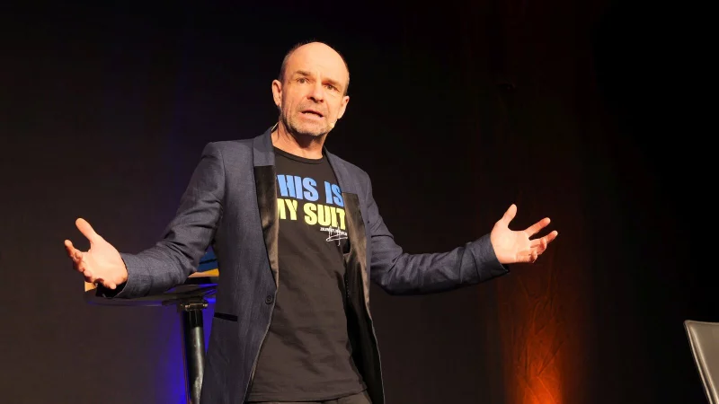 Satirischer Jahresr&uuml;ckblick mit Thilo Seibel im Kreishaus. Pointiert, scharfz&uuml;ngig und zugespitzt reflektiert Seibel das Jahr 2025. - &copy; Thomas Kr&uuml;gler