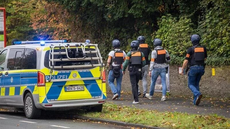 Gro&szlig;einsatz rund um das Westfalenkolleg in Paderborn. - &copy; Niklas T&uuml;ns