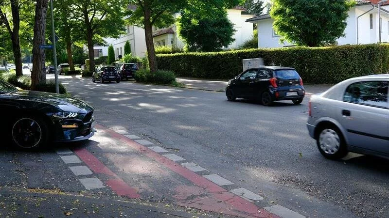 Die Hans-Hinrichs-Stra&szlig;e wird aus Sicht von Anwohnern gerne als "Rennstrecke" genutzt. - &copy; Sven Koch