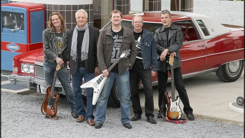Auch die „Red Cadillac Band“ speilt bei der dritten Holzhauser Musikverschwörung. - © Bildrechte: Red Cadillac Band