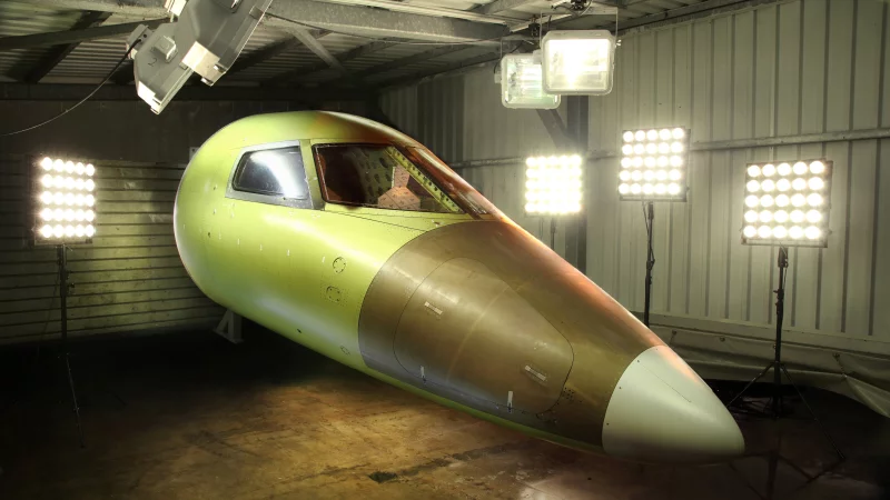 Auch Flugzeugteile, wie hier ein Cockpit, lassen Hersteller bei der IABG testen. - © IABG