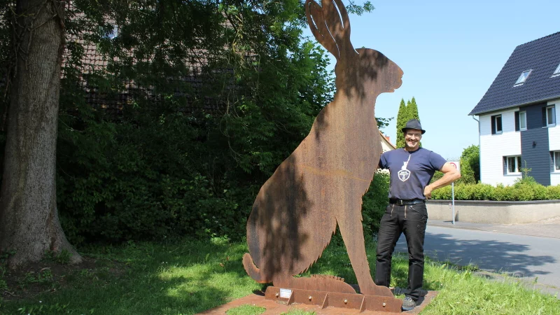 Ein Jahr lang werden die Figuren von Hans Kordes im Park zu sehen sein. - © Lorraine Brinkmann