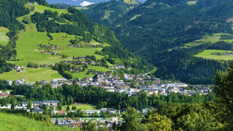 Die &ouml;sterreichische Stadt St. Johann im Pongau ist eine beliebte Wanderregion, auch bei Touristen aus Lage. - &copy; LZ-Archiv