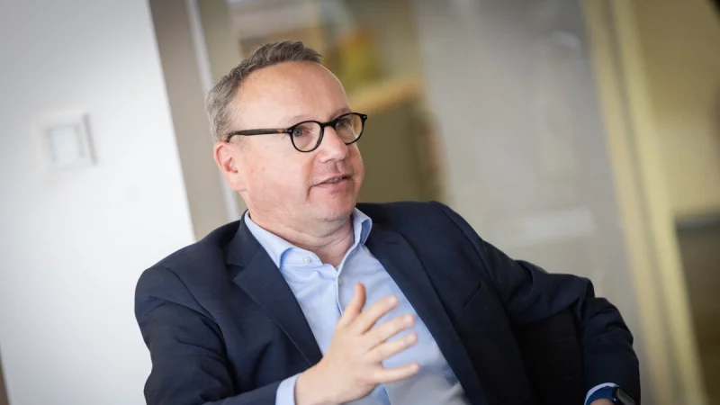 Laut NRW-Justizminister Benjamin Limbach (Grüne) wird aktuell überprüft, ob die Sicherheitsvorkehrungen in der JVA-Senne verbessert werden müssen. - © Mike-Dennis Müller