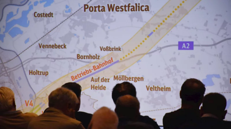 In M&ouml;llbergen plant die Bahn einen Betriebs-Bahnhof, aus dem noch mehr werden k&ouml;nnte. Diese Information hat viele Zuh&ouml;rer &uuml;berrascht. - &copy; Dirk Haunhorst
