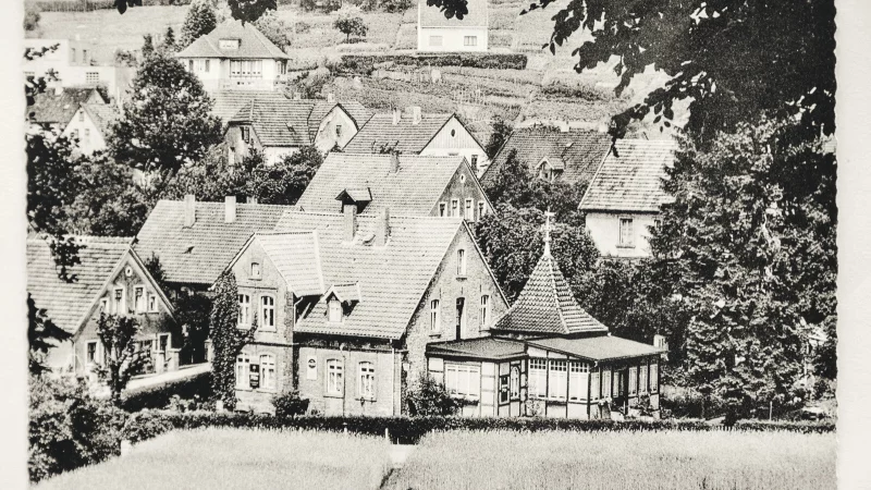 Es war einmal: So hat die „Waldesruh“, die heutige Pension Gräber, früher einmal ausgesehen. Damals gab es noch das Türmchen auf dem Anbau. ?Foto: Archiv Werner Höltke - © Karin Prignitz