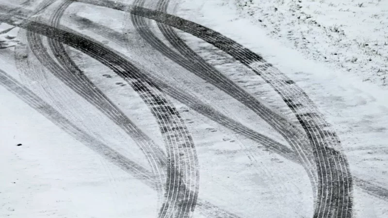 Bei den Unf&auml;llen blieb es zumeist bei Sachschaden. - &copy; Uwe Zucchi/dpa