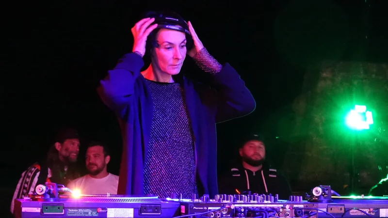 Sie ließ die Burg Sternberg beben: Marusha legte im vergangenen Jahr um Mitternacht ein Drum&Bass-Set auf. Die Ikone unter den weiblichen DJs ist ein gutes Beispiel dafür, dass die Popkultur mittlerweile einen festen Platz der Kulturarbeit beim Landesverband hat. - © Archivfoto: Axel Bürger