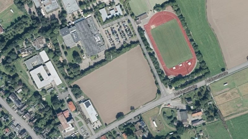 Auf dem noch freien Areal an der Heldmanstraße soll die neue Schule gebaut werden. - © Tim-online/Geobasisdaten NRW
