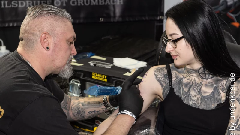 Mehr als 80 Tattoo -Artists pr&auml;sentieren sich in Lemgo. - &copy; Ingo Becker