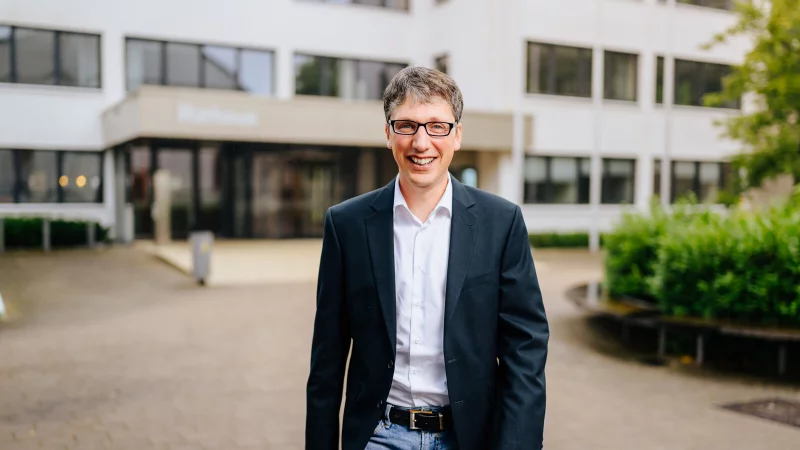 B&uuml;rgermeister Martin Hoffmann (SPD) trifft sich zum Interview mit der Redaktion im Leopoldsh&ouml;her Rathaus. Als amtierender B&uuml;rgermeister eine naheliegende Wahl, zumal es dort in den Schulferien ruhiger ist als zu Hause mit den Kindern, sagt er.??Foto: Besim Mazhiqi - &copy; Besim Mazhiqi