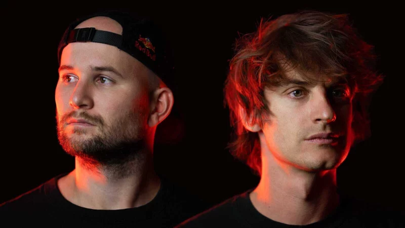 Headliner aus Wien: Das Duo Reinhard Rietsch und Markus Wagner, auch bekannt als Camo & Krooked, legt am 7. Juni auf der Burg Sternberg auf. - © Bildrechte: Burgbeben Sternberg