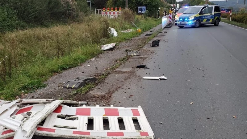 Unfall am Fu&szlig;weg entlang der Salzufler Stra&szlig;e in Blickrichtung Bad Salzuflen. Links verl&auml;uft der Gehweg. - &copy; Regina Arendt