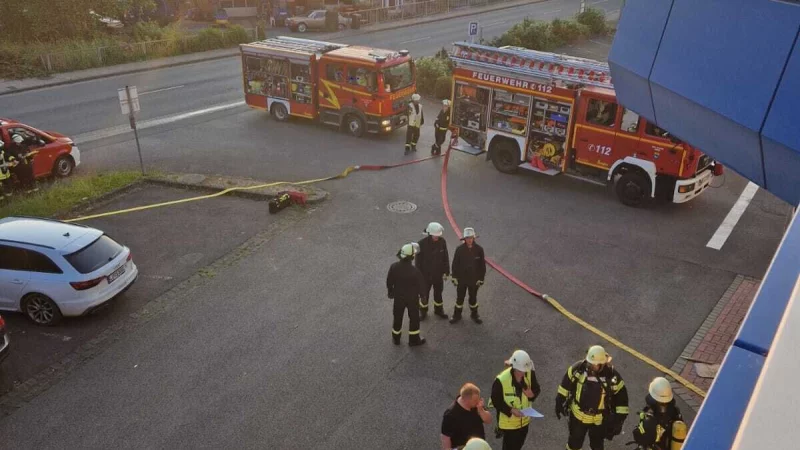 Die L&ouml;schgruppen Kalldorf und Erder wurden zu einer Einsatz&uuml;bung an das ehemalige Meyra-Verwaltungsgeb&auml;ude gerufen. - &copy; Feuerwehr Kalletal