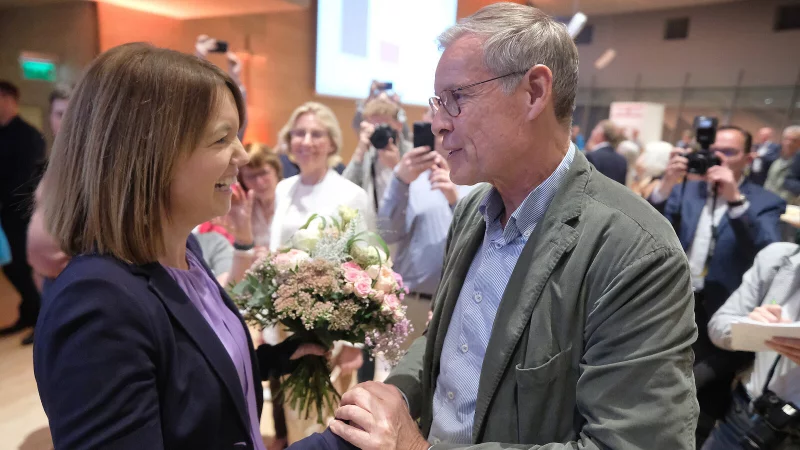 Freude bei der CDU im Kreis G&uuml;tersloh: Die neue Landr&auml;tin Ina Lauk&ouml;tter mit ihrem Vorg&auml;nger Sven Georg Adenauer. - &copy; Andreas Fr&uuml;cht