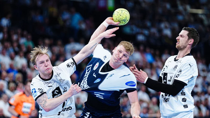 Mit Eric Johansson lieferte sich Lukas Hutecek in Kiel heiße Duelle. - © Eibner-Pressefoto