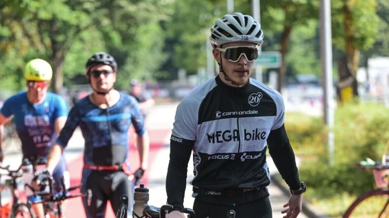 180 Kilometer mit dem Rad unterwegs: Die zweite Disziplin beim Ironman, die Lennard Großmann bezwungen hat. - © Lennard Großmann