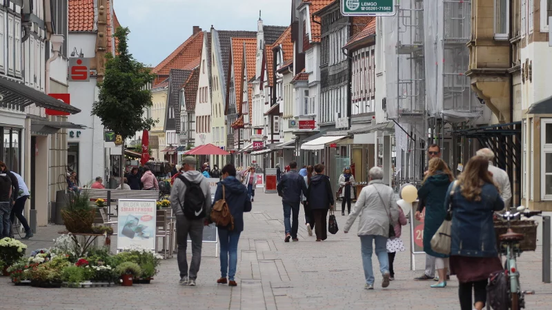 In der Mittelstra&szlig;e in Lemgo ist nicht immer so viel los. - &copy; Jens Rademacher (Archivfoto)