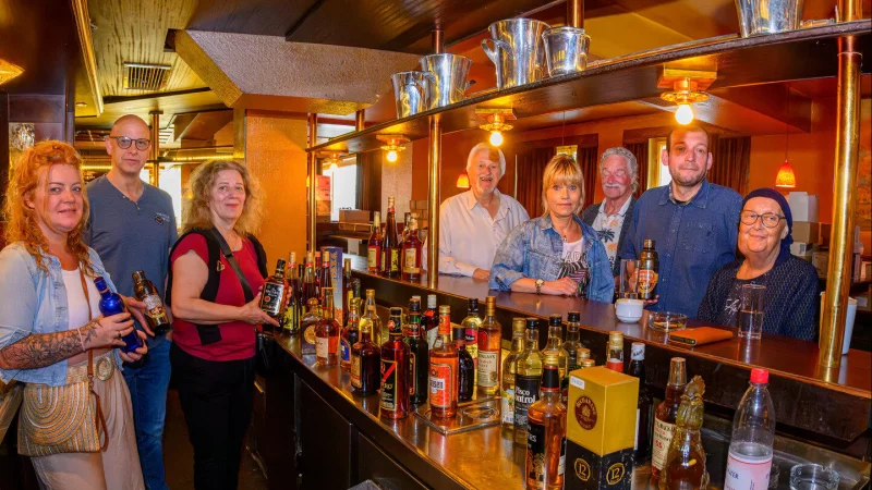 Freunde und Mitarbeiter des Lokals kamen am Samstag zum letzten Mal im Jaegerlatein zusammen. - © Carlhermann Schmitt