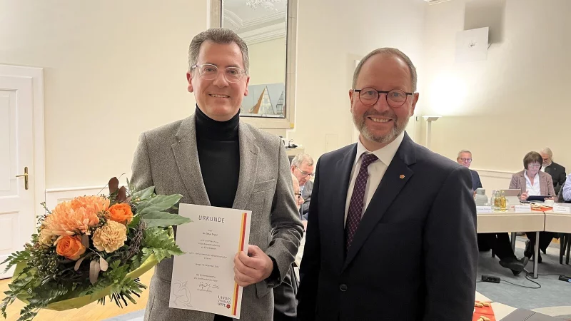 Dr. Elmar Thyzel (FDP, links) ist künftig Erster stellvertretender Verbandsvorsteher und kann somit Verbandsvorsteher Jörg Düning-Gast bei offiziellen Terminen des Landesverbandes Lippe repräsentieren. - © Till Brand