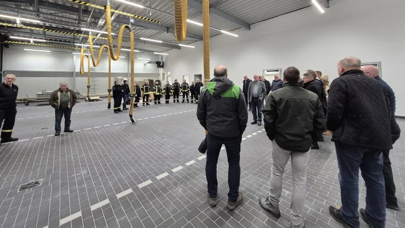 In der gro&szlig;en Halle finden k&uuml;nftig drei Fahrzeuge und ein Anh&auml;nger Platz. - &copy; Lorraine Brinkmann