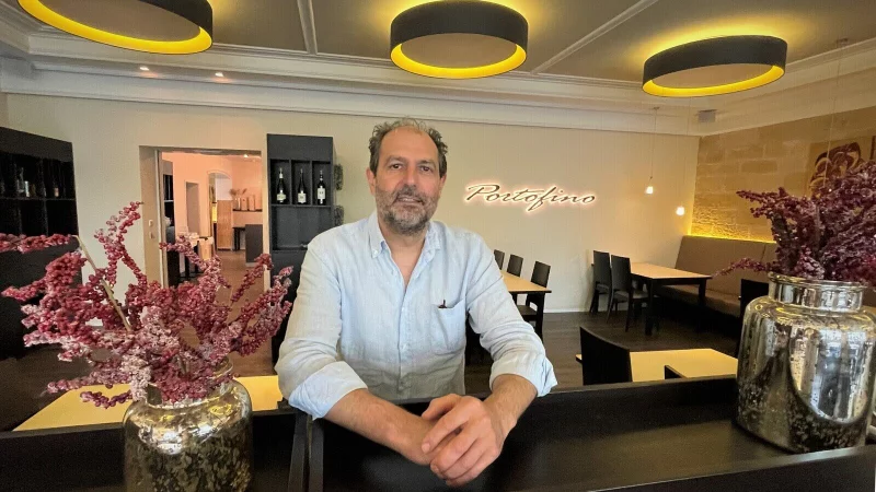 Vincenzo Mete gibt das Hotel-Restaurant "Portofino" in Bielefeld-Brackwede an der Cheruskerstra&szlig;e auf. - &copy; Susanne Lahr