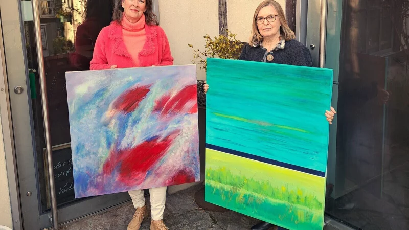 Freuen sich auf die Ausstellung: Ulrike Claas (links) und Annette Landwehr. - © Anja Imig