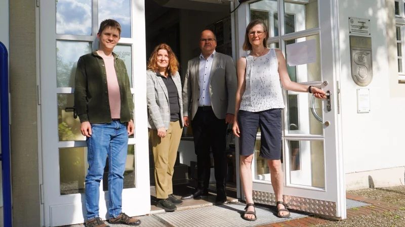 Behindertenbeauftrager Marc Böger (von links), Claudia Weichert, Marcus Püster sowie stellvertretende Behindertenbeauftragte Eva-Maria Görtz. - © Bildrechte: Gemeinde Schlangen