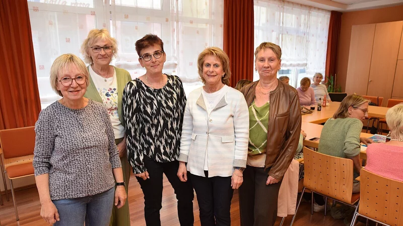 Organisatorin Martina Lange (von links) kann Susanne Schellhase (SPD), Viola Br&uuml;ntrup (FDP), Angelika Lindner (CDU) und Ulrike Meusel (Gr&uuml;ne) zu diesem besonderen Polit-Talk begr&uuml;&szlig;en. Foto: Karin Prignitz - &copy; Karin Prignitz
