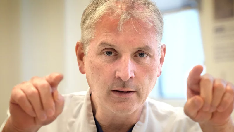 Marcus Horstmann vom Gütersloher Klinikum: "Wird der Krebs rechtzeitig erkannt, sind die Heilungschancen gut." - © Andreas Frücht