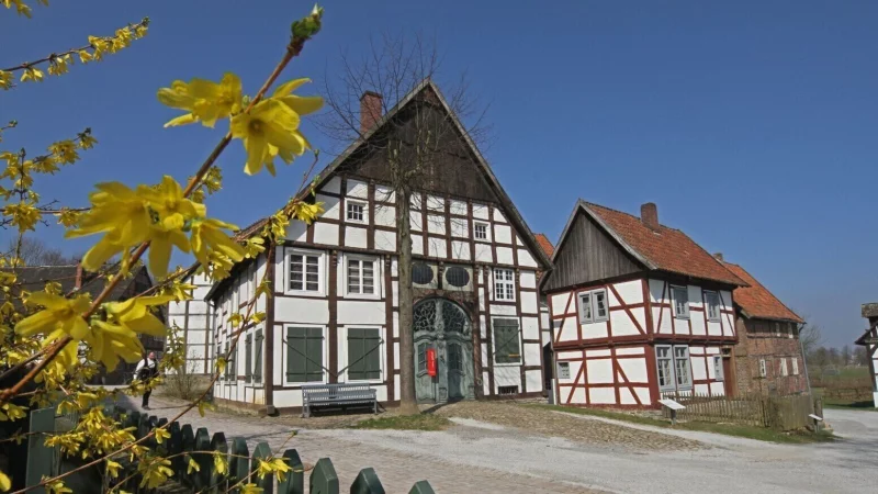 Ein Eindruck aus dem Paderborner Dorf im LWL-Freilichtmuseum Detmold. - © LWL/Robin Jähne
