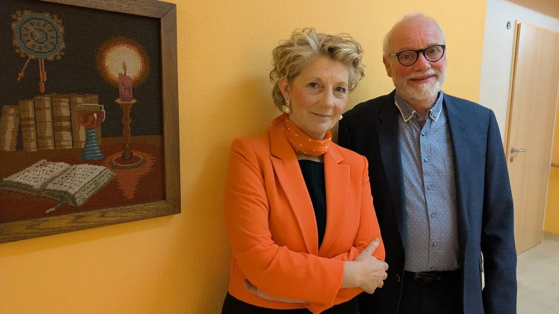 Ehrenamtliche gesucht: Benita Deppe und Pastor Stefan Berk vom Evangelischen Johanneswerk bauen gemeinsam den neuen Hospizdienst auf. - © Annika Langhagel