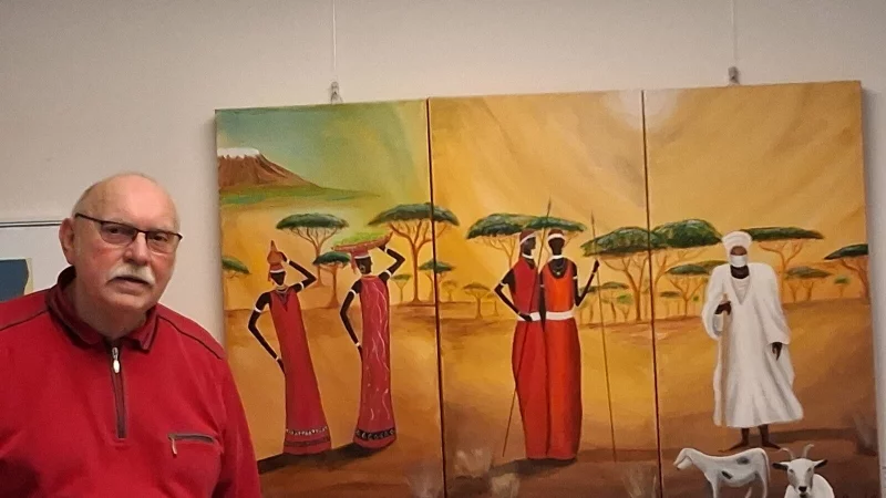 Der K&uuml;nstler Bernd David aus Detmold/Hiddesen zeigt ab heute drei Monate lang seine Werke im Kreishaus. - &copy; Bildrechte: Bernd David