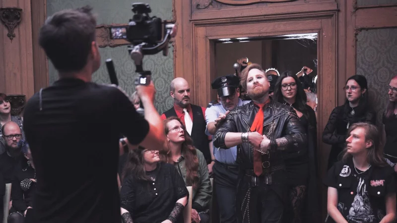 "Soulbound" drehen im Schloss Stietencron für ihr neues Musikvideo. - © Nicola Koster