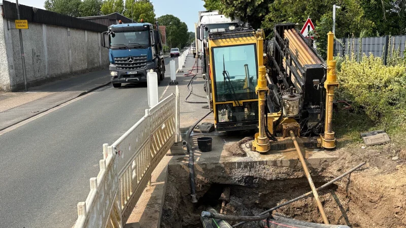 Die Werler Straße ist wegen Arbeiten an unterirdischen Stromleitungen aktuell nur einseitig befahrbar. Das wird laut einer Mitteilung der Stadtwerke bis Ende Juni auch so bleiben. - © Thomas Reineke