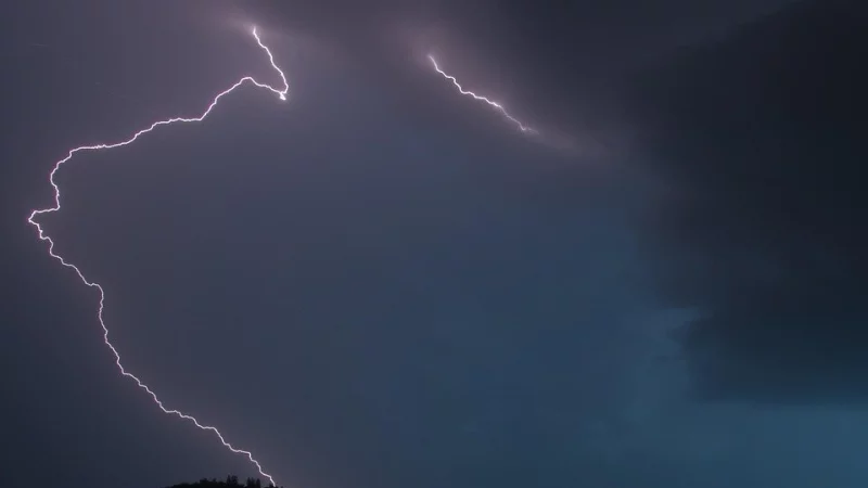 Die Gewitterfront zog ohne gr&ouml;&szlig;ere Sch&auml;den &uuml;ber Lippe hinweg. - &copy; Symbolbild: Pixabay/adege