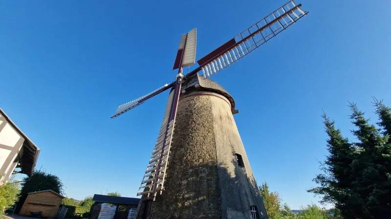 Die Windm&uuml;hle Brink in Bentorf zeigt sich frisch saniert. Unter anderem wurden die Saumleisten am Fl&uuml;gelkreuz ausgetauscht. - &copy; Nadine Uphoff