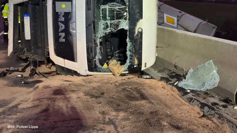 Verkehrsunfall auf der Nordumgehung / Barntrup (Foto: Polizei Lippe) - © Polizei Lippe